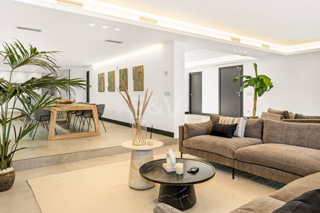 Exclusive Villa with Private Tennis Court Next to Four Seasons Resort