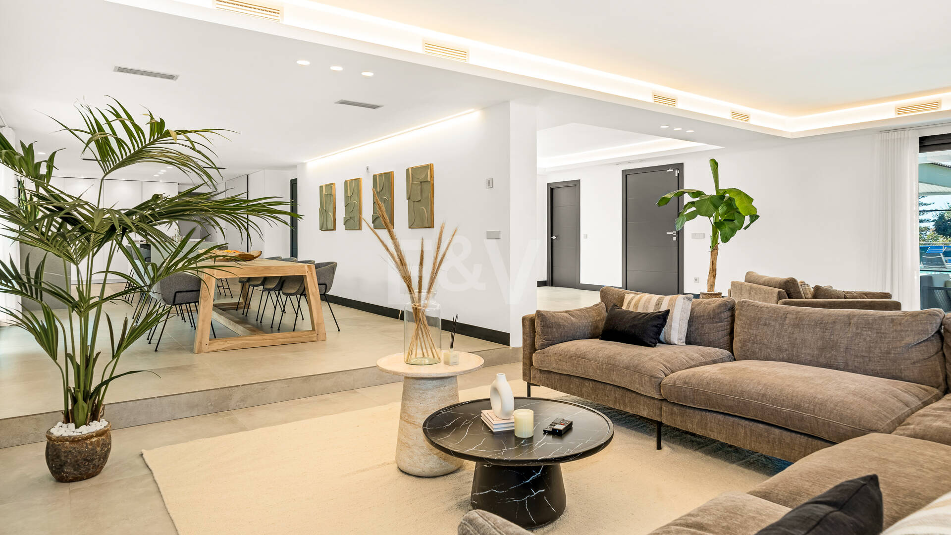 Exclusive Villa with Private Tennis Court Next to Four Seasons Resort