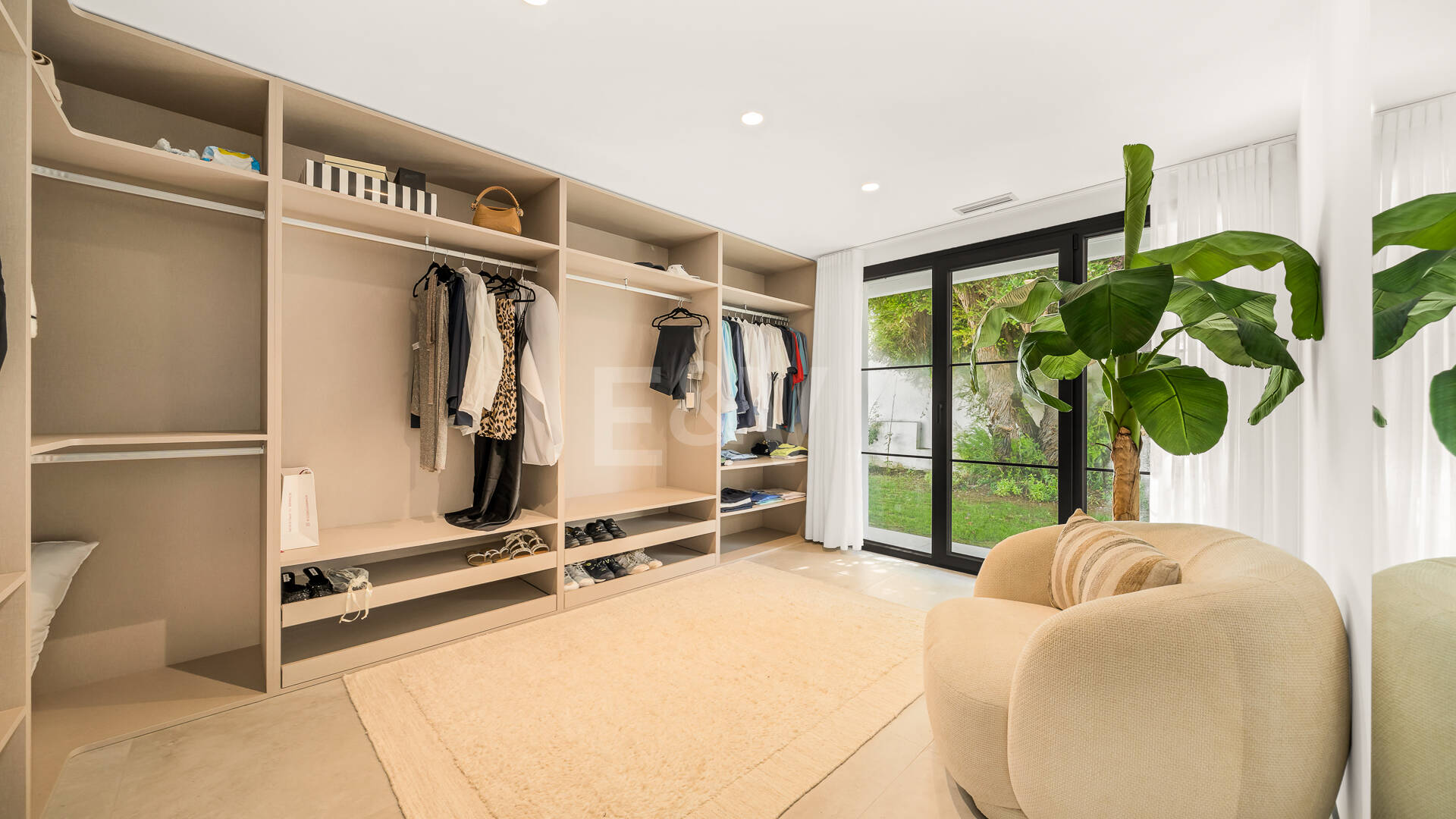 Exclusive Villa with Private Tennis Court Next to Four Seasons Resort