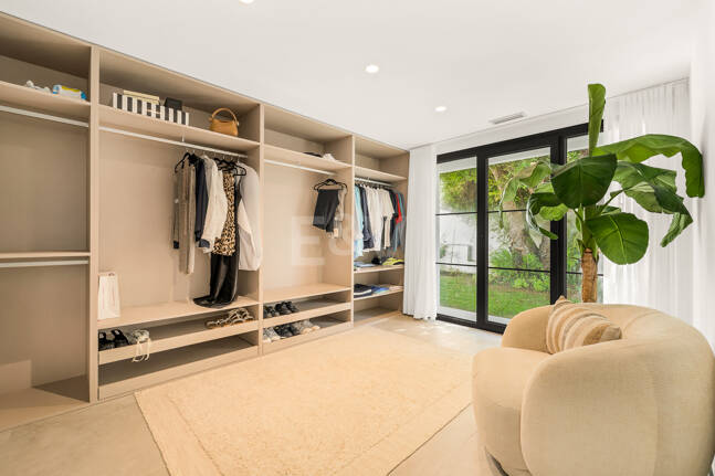 Exclusive Villa with Private Tennis Court Next to Four Seasons Resort