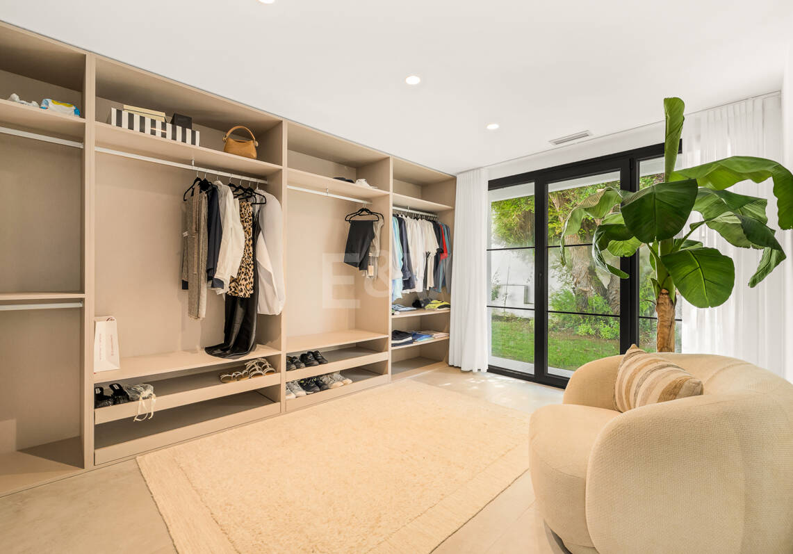 Exclusive Villa with Private Tennis Court Next to Four Seasons Resort