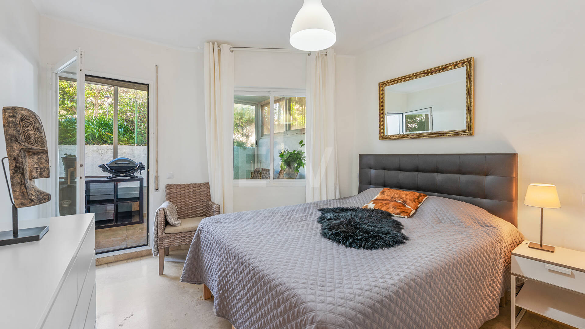 Ground Floor Apartment with Private Patio and Walking Distance to the Beach