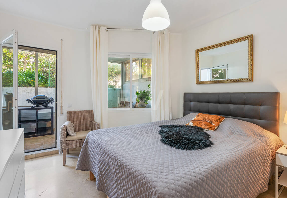 Ground Floor Apartment with Private Patio and Walking Distance to the Beach