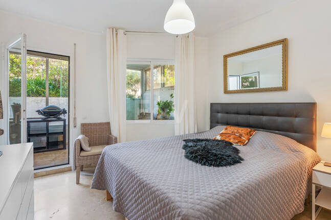 Ground Floor Apartment with Private Patio and Walking Distance to the Beach