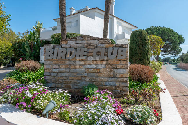 Ground Floor Apartment with Private Patio and Walking Distance to the Beach