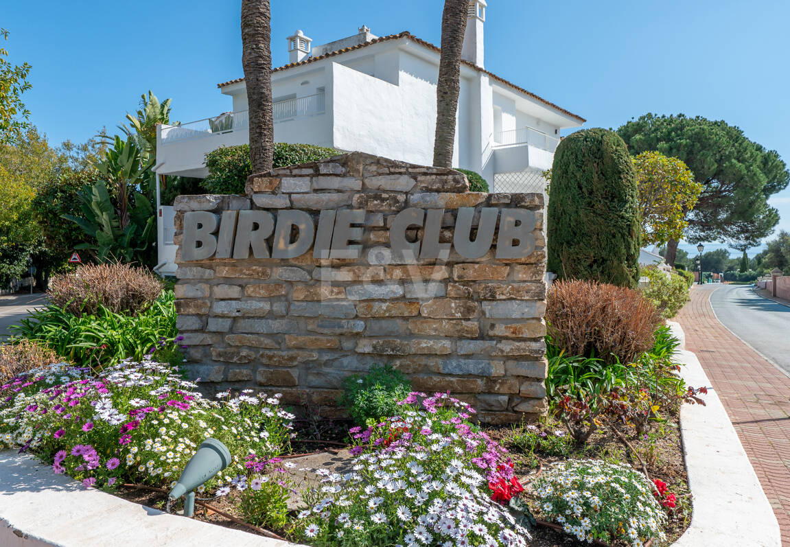 Ground Floor Apartment with Private Patio and Walking Distance to the Beach