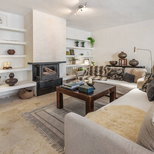 Ground Floor Apartment with Private Patio and Walking Distance to the Beach