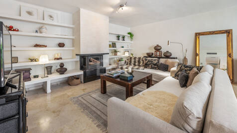 Ground Floor Apartment with Private Patio and Walking Distance to the Beach