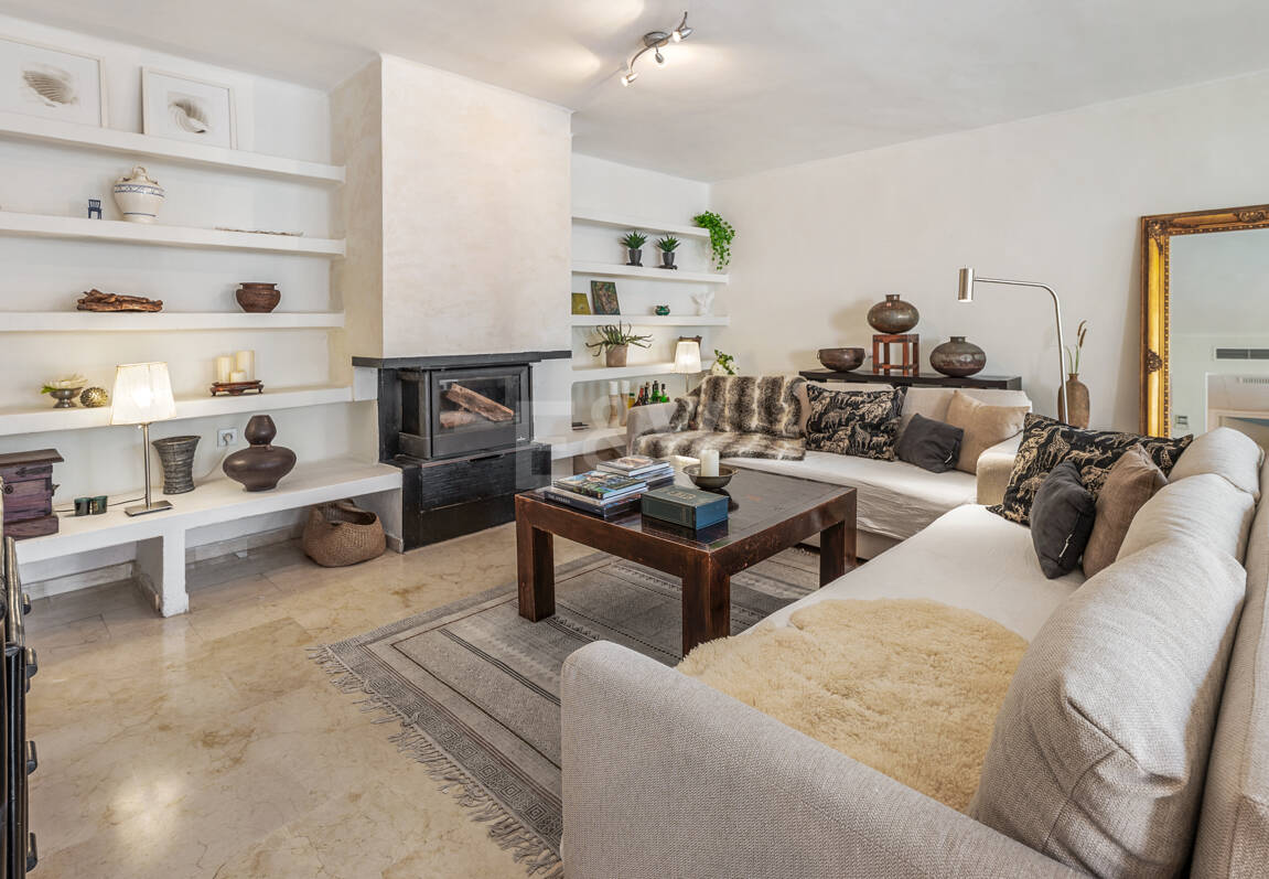 Ground Floor Apartment with Private Patio and Walking Distance to the Beach