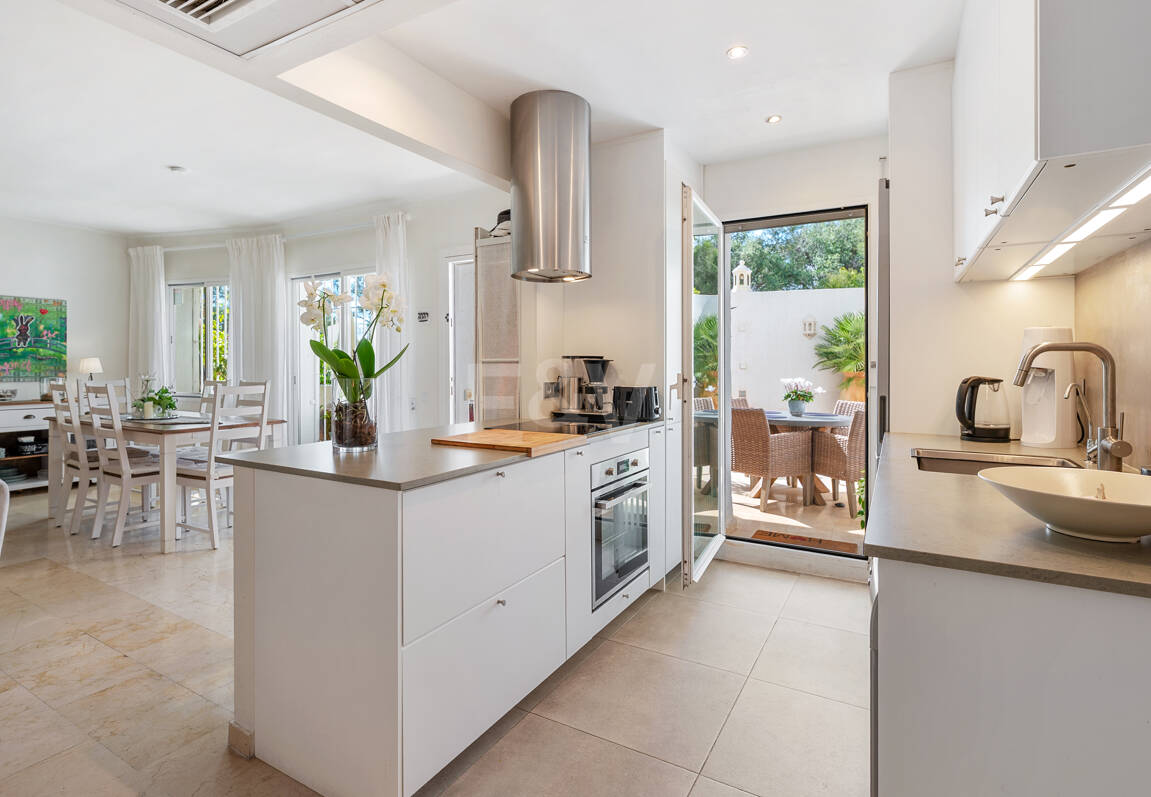 Ground Floor Apartment with Private Patio and Walking Distance to the Beach