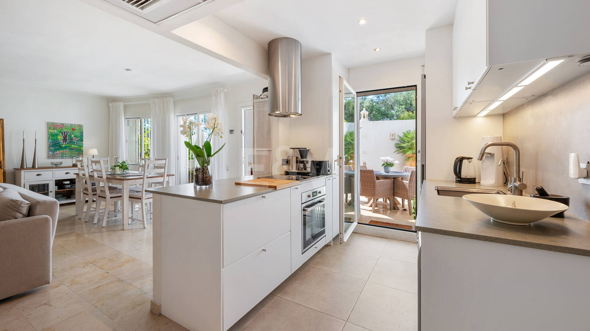 Ground Floor Apartment with Private Patio and Walking Distance to the Beach