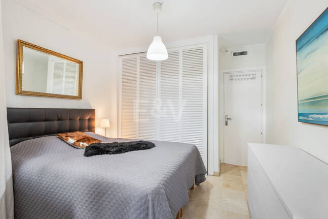 Ground Floor Apartment with Private Patio and Walking Distance to the Beach