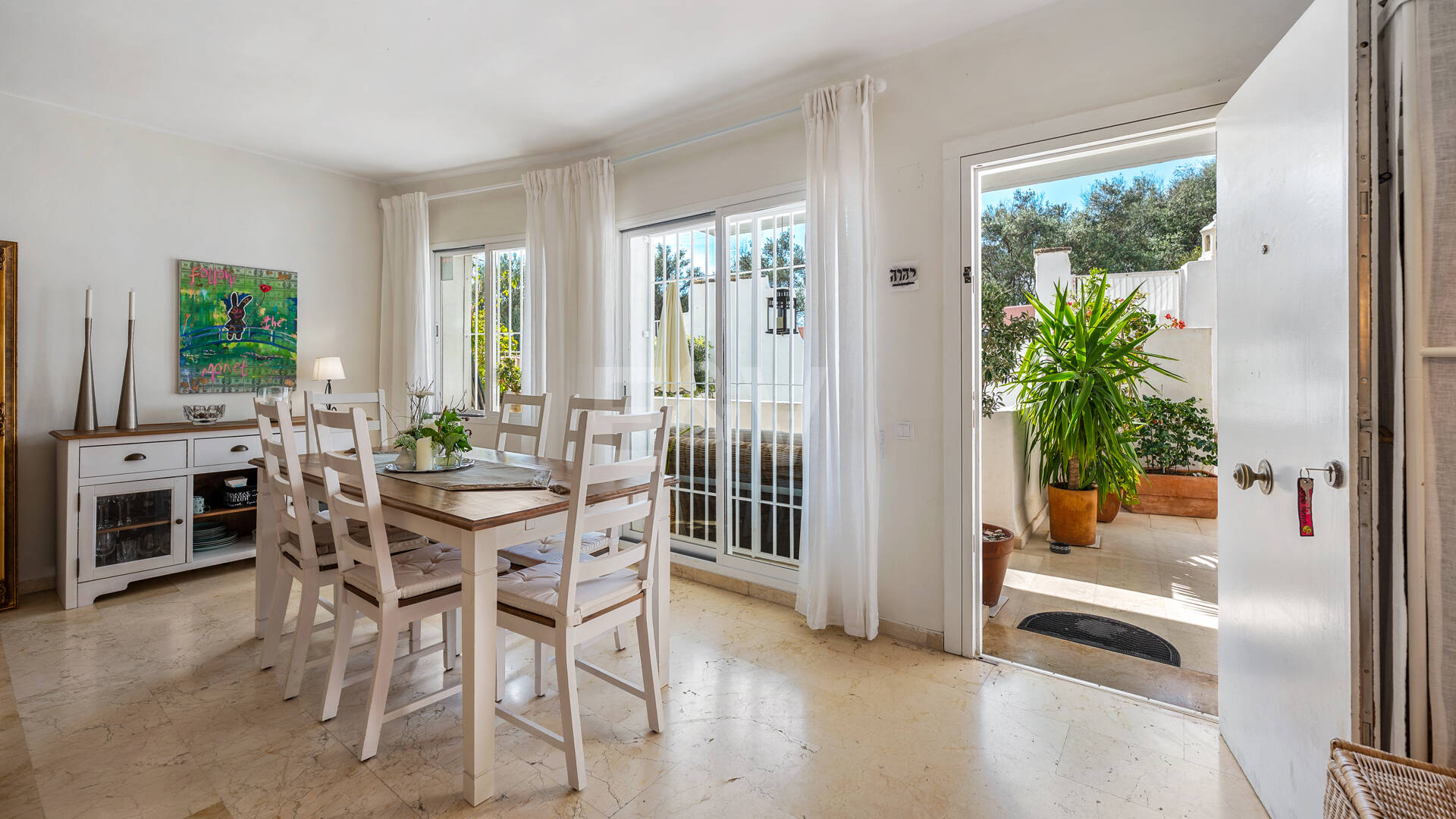 Ground Floor Apartment with Private Patio and Walking Distance to the Beach