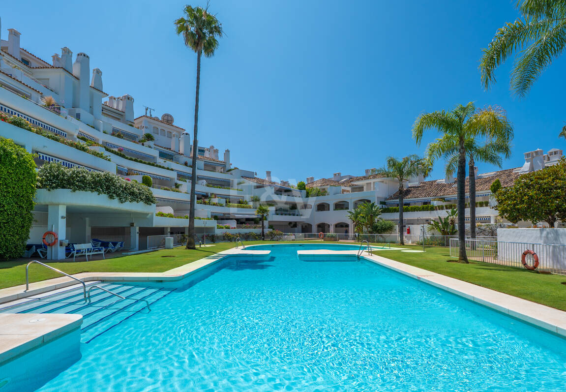 Ground Floor Apartment with Private Patio and Walking Distance to the Beach