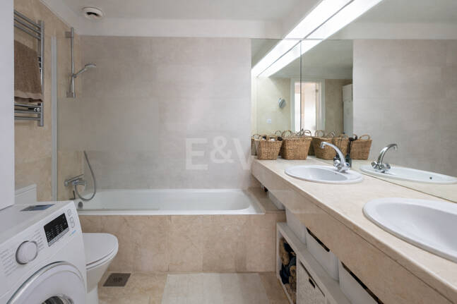 Ground Floor Apartment with Private Patio and Walking Distance to the Beach