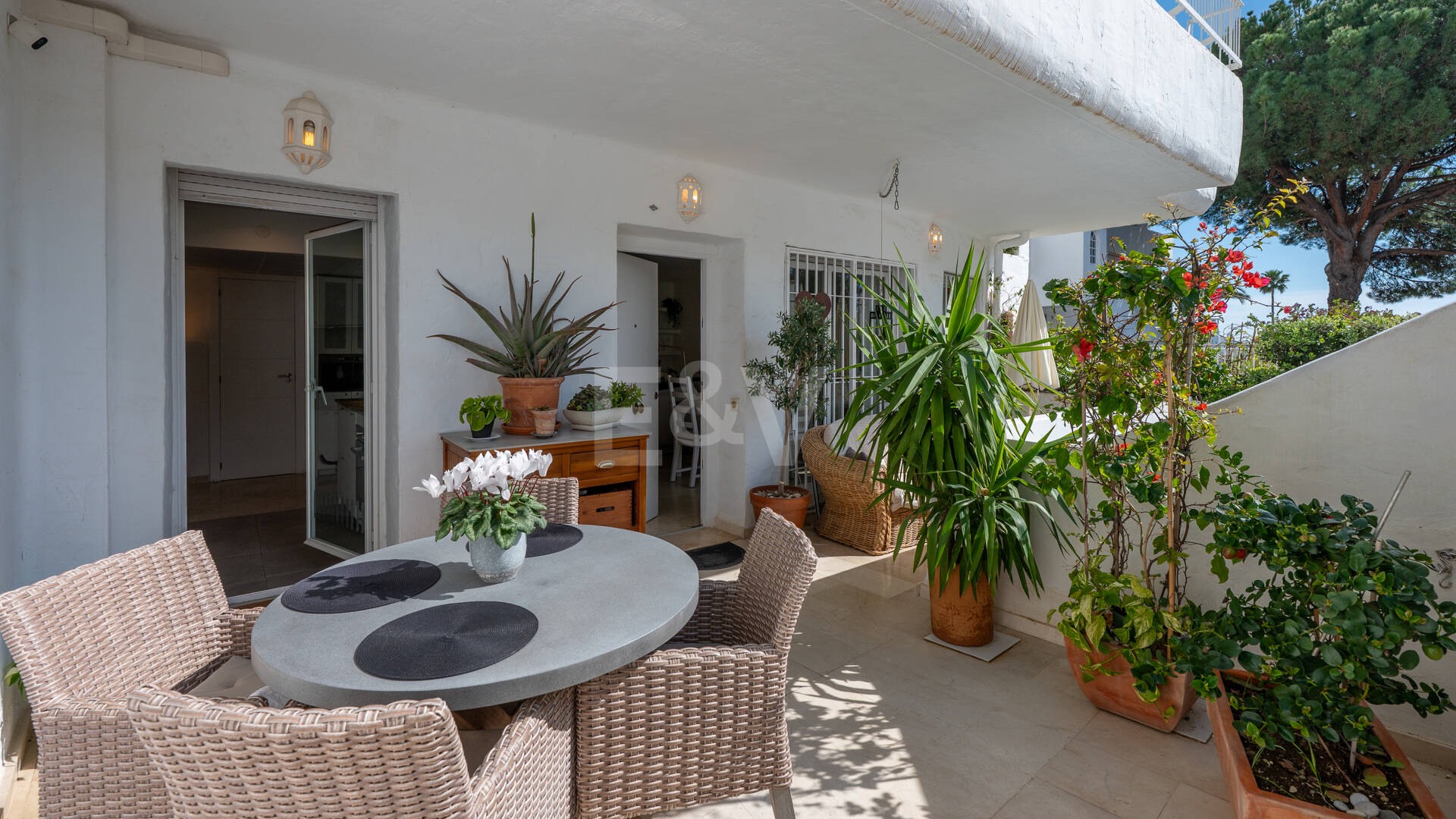Ground Floor Apartment with Private Patio and Walking Distance to the Beach