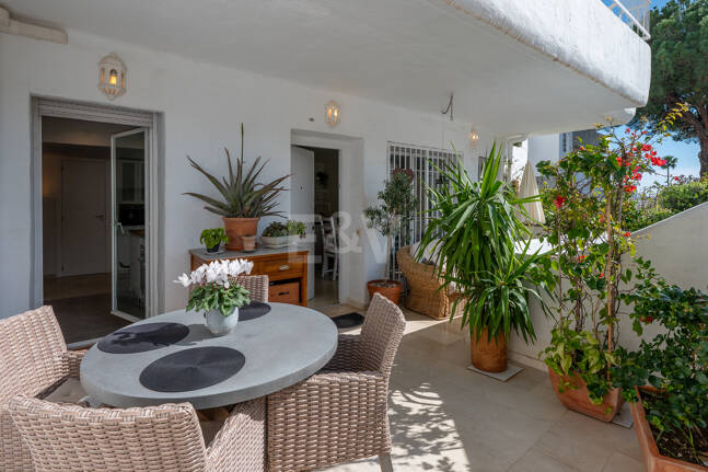 Ground Floor Apartment with Private Patio and Walking Distance to the Beach