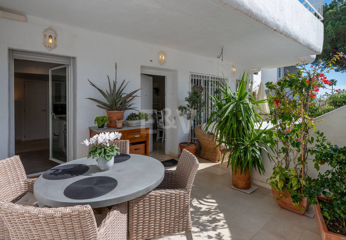 Ground Floor Apartment with Private Patio and Walking Distance to the Beach