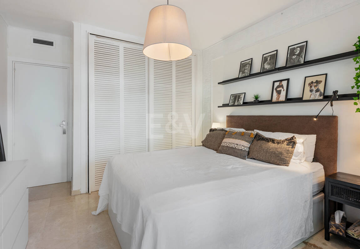 Ground Floor Apartment with Private Patio and Walking Distance to the Beach