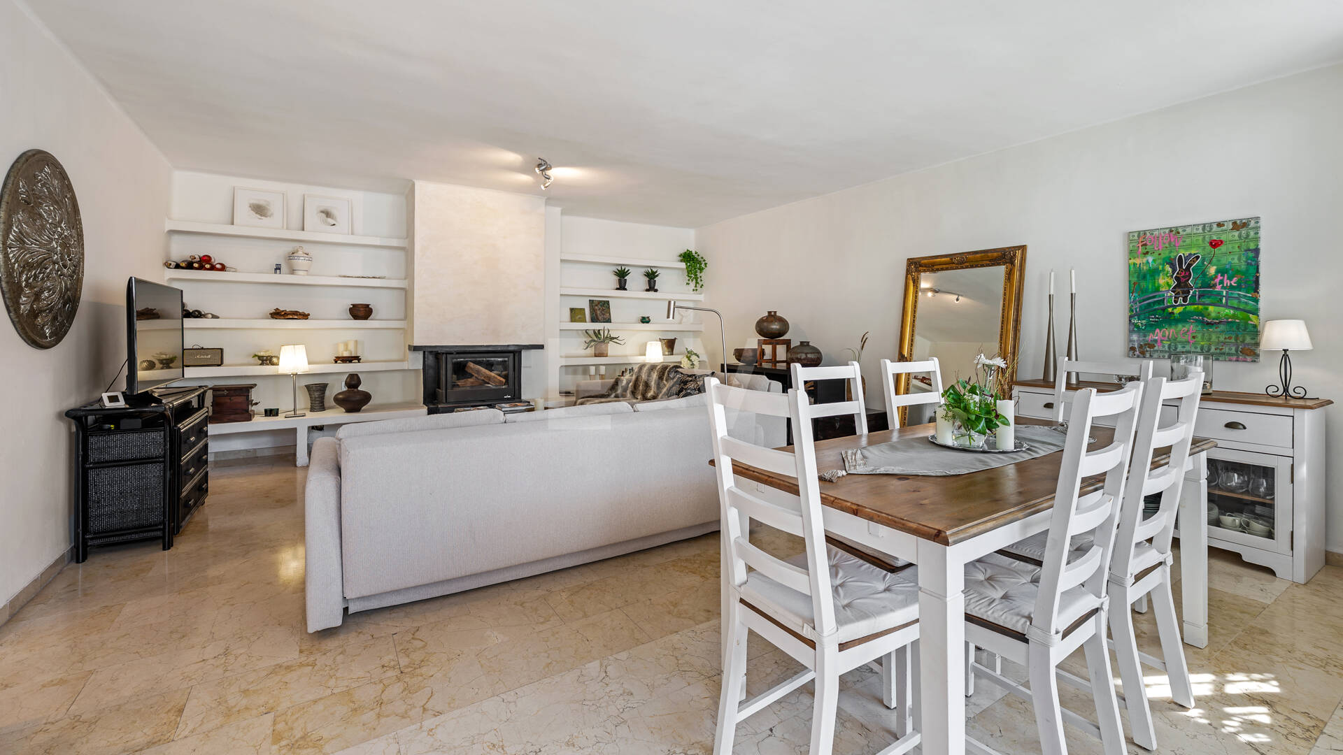 Ground Floor Apartment with Private Patio and Walking Distance to the Beach