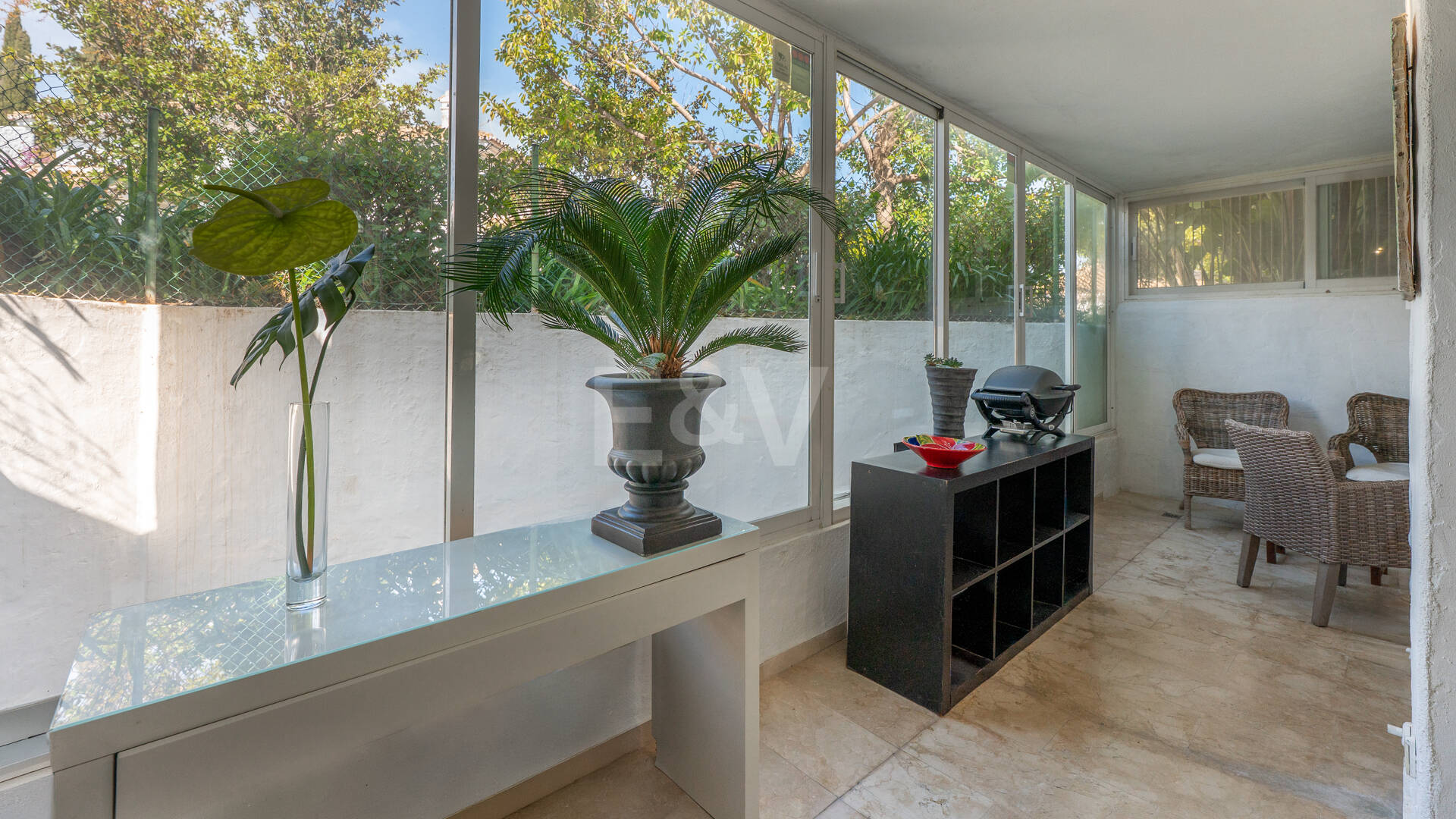 Ground Floor Apartment with Private Patio and Walking Distance to the Beach