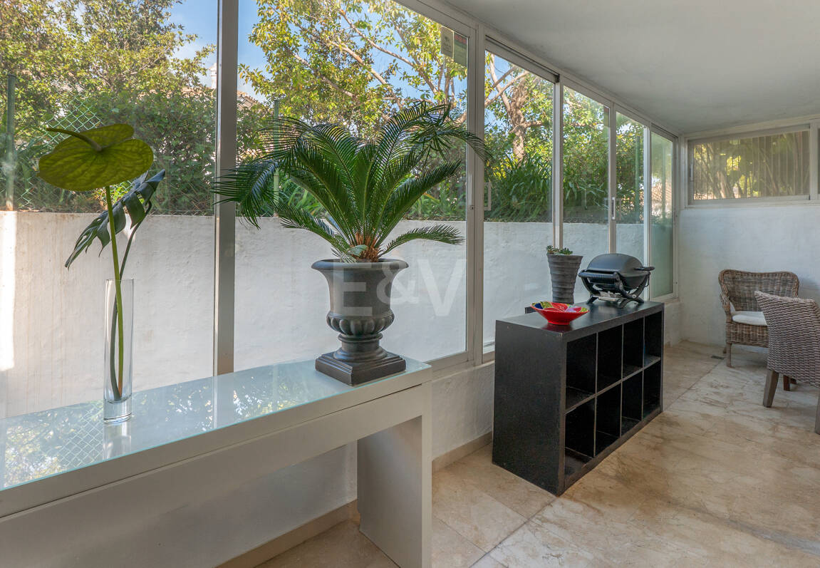 Ground Floor Apartment with Private Patio and Walking Distance to the Beach