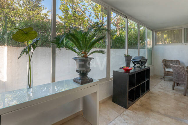 Ground Floor Apartment with Private Patio and Walking Distance to the Beach