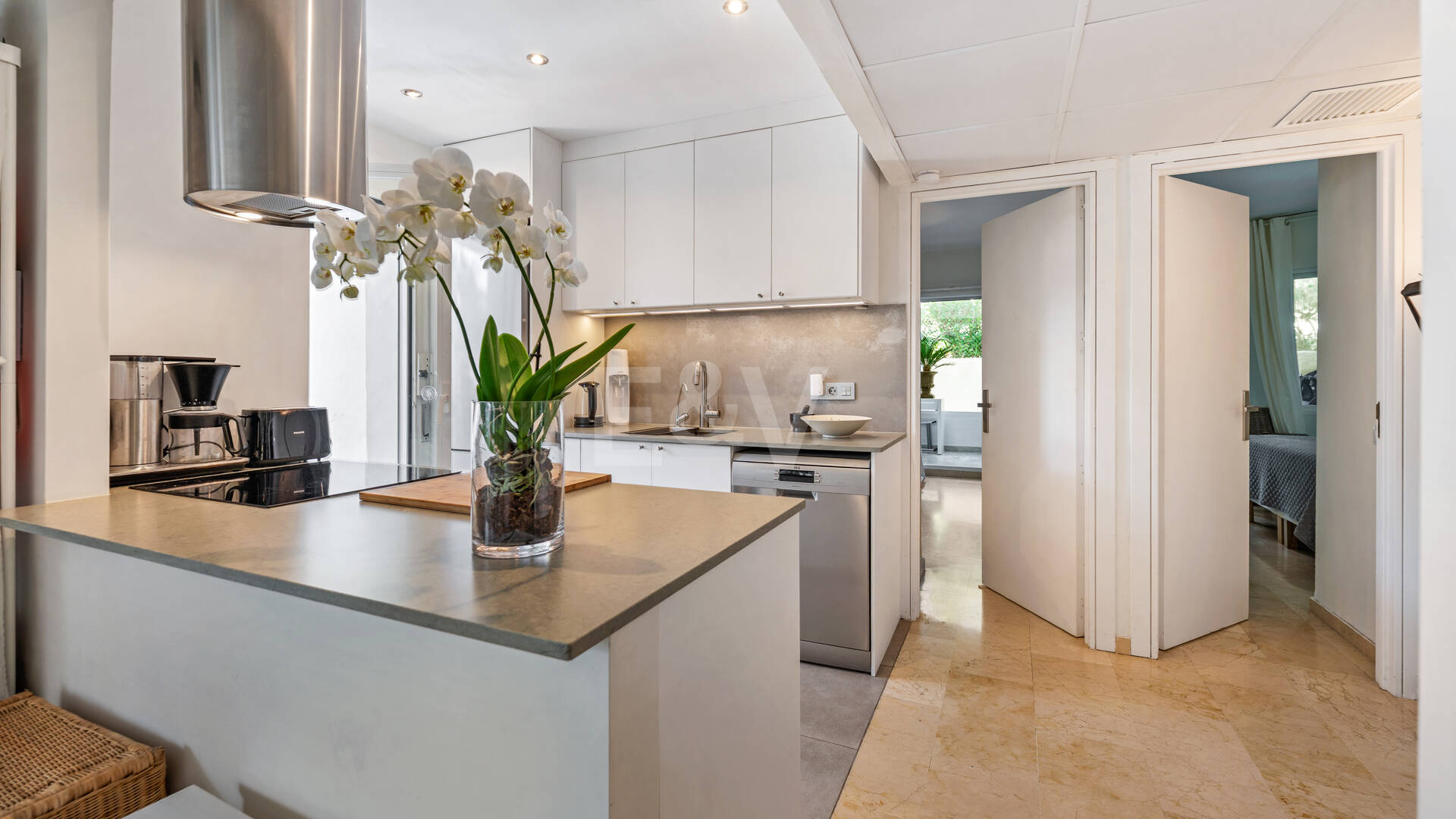 Ground Floor Apartment with Private Patio and Walking Distance to the Beach