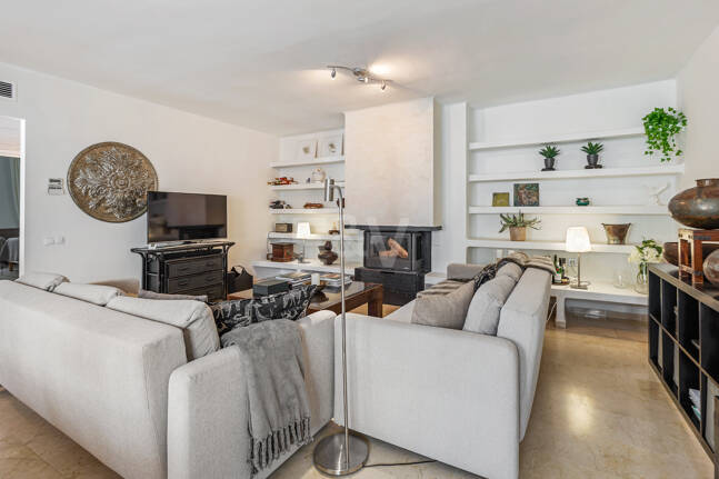 Ground Floor Apartment with Private Patio and Walking Distance to the Beach