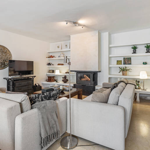 Ground Floor Apartment with Private Patio and Walking Distance to the Beach