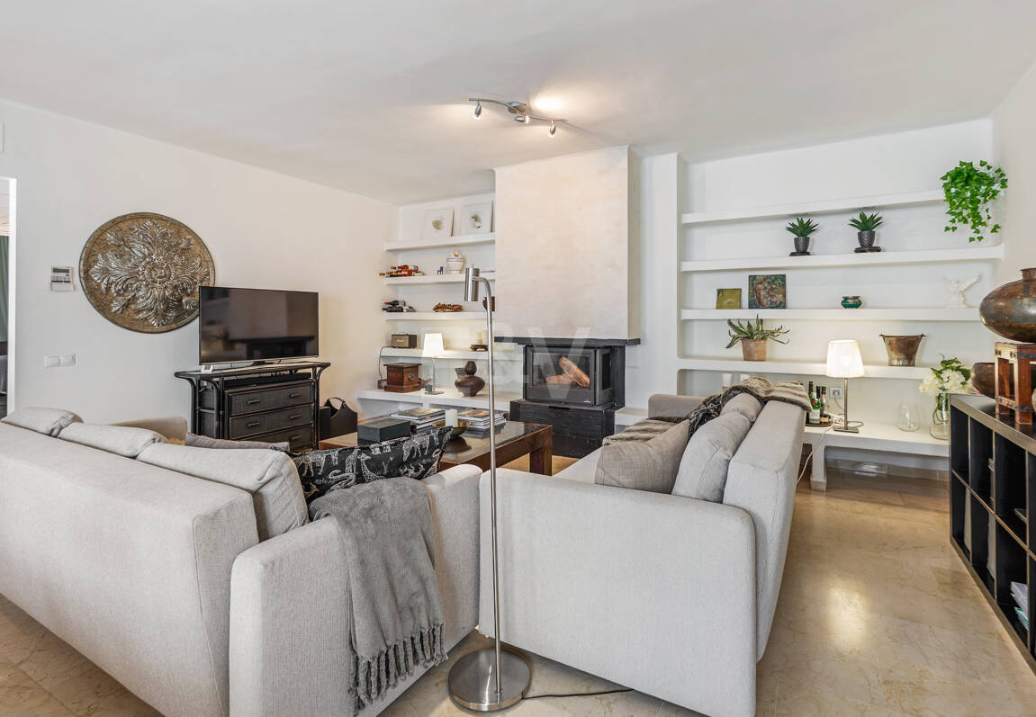 Ground Floor Apartment with Private Patio and Walking Distance to the Beach