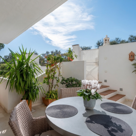 Ground Floor Apartment with Private Patio and Walking Distance to the Beach