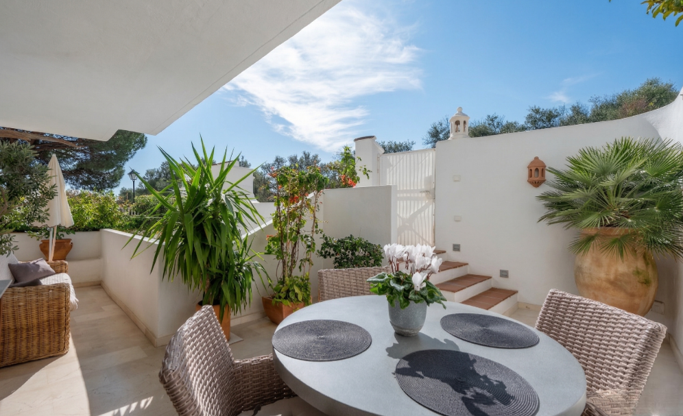 Ground Floor Apartment with Private Patio and Walking Distance to the Beach