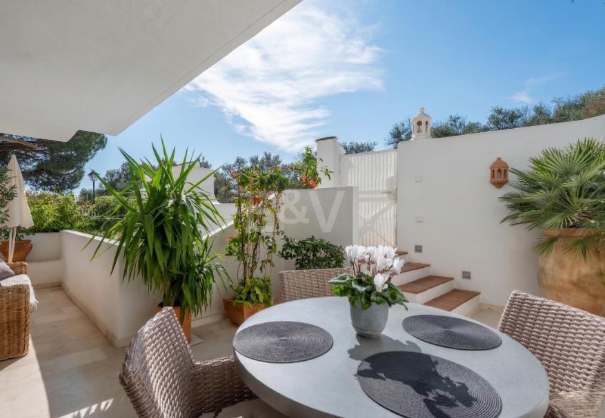 Ground Floor Apartment with Private Patio and Walking Distance to the Beach