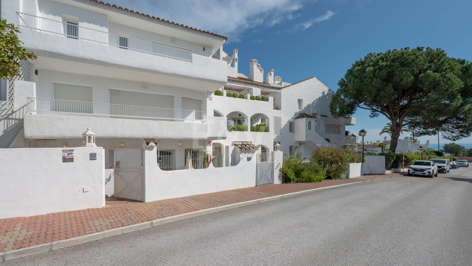 Ground Floor Apartment with Private Patio and Walking Distance to the Beach