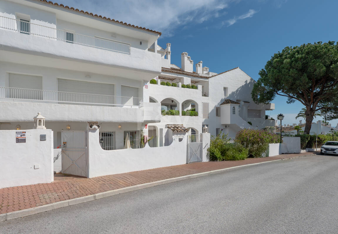 Ground Floor Apartment with Private Patio and Walking Distance to the Beach