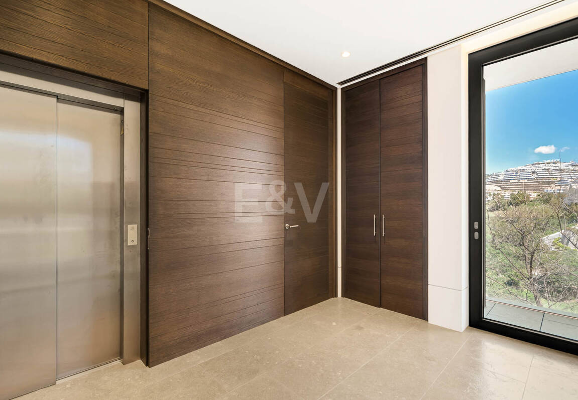 Villa de luxe moderne avec vue panoramique sur la mer à El Herrojo Alto