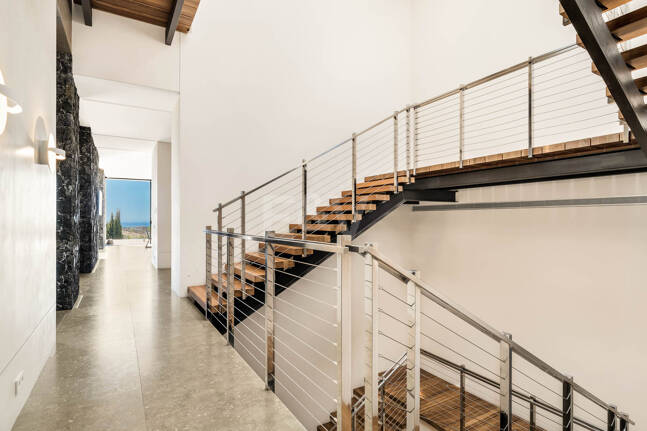 Villa de luxe moderne avec vue panoramique sur la mer à El Herrojo Alto