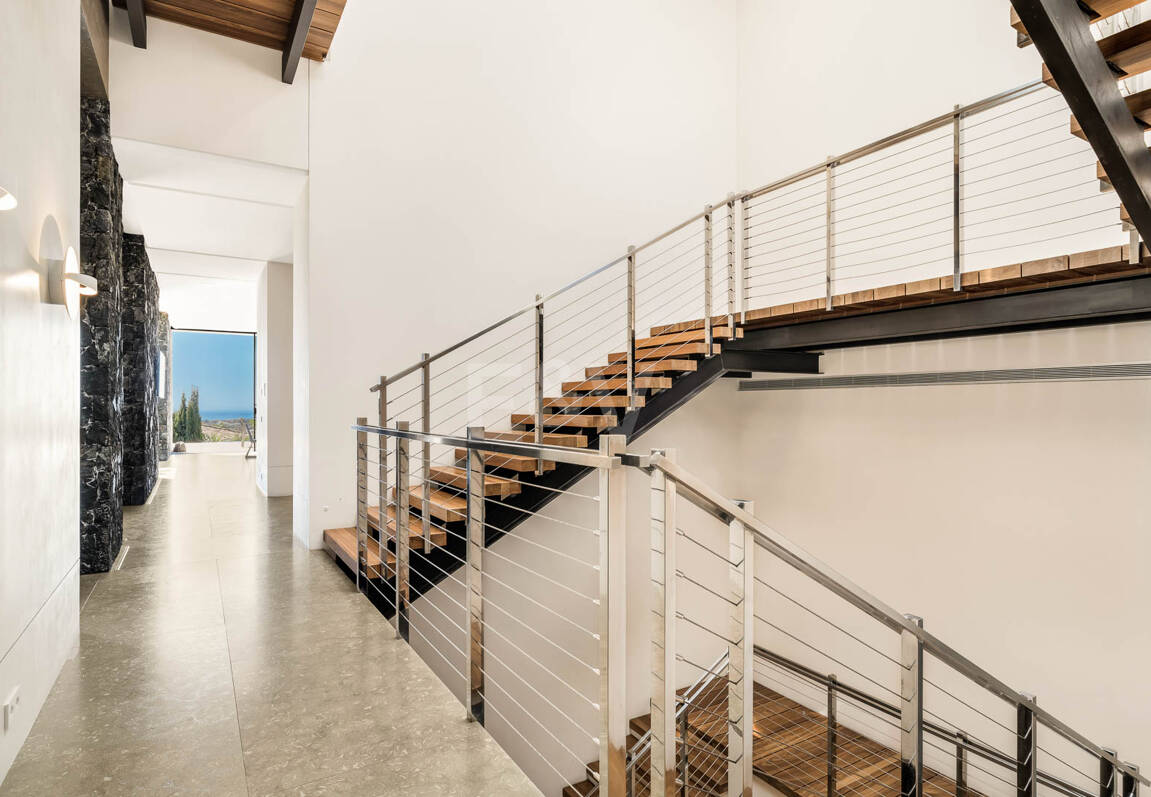 Villa de luxe moderne avec vue panoramique sur la mer à El Herrojo Alto