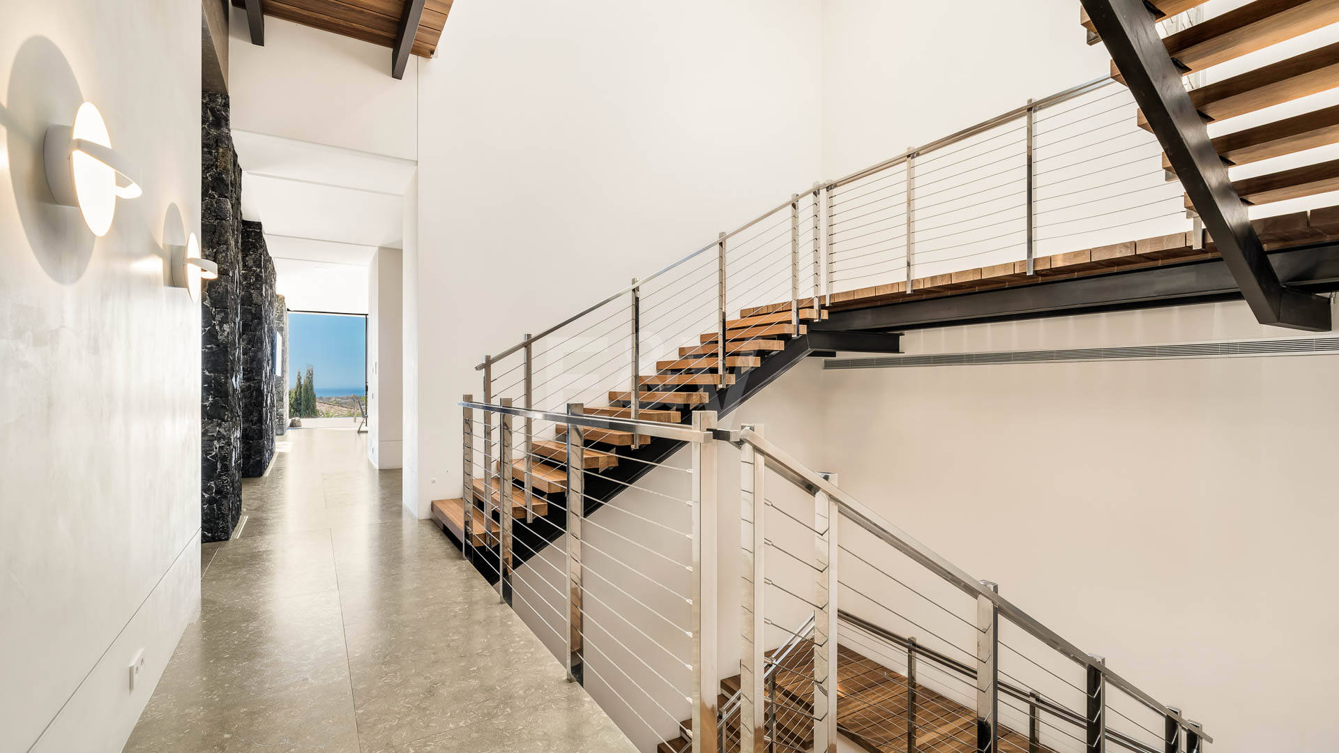 Villa de luxe moderne avec vue panoramique sur la mer à El Herrojo Alto