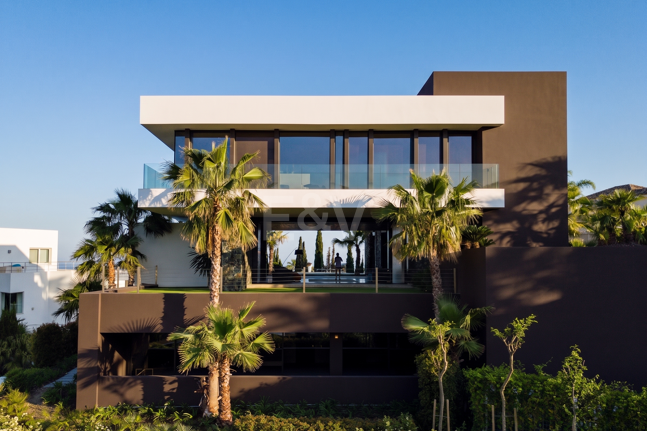 Villa de luxe moderne avec vue panoramique sur la mer à El Herrojo Alto