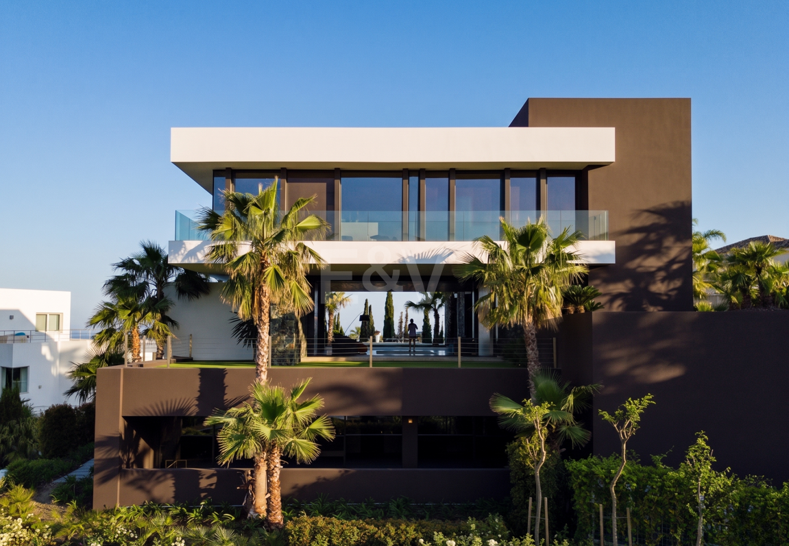 Villa de luxe moderne avec vue panoramique sur la mer à El Herrojo Alto