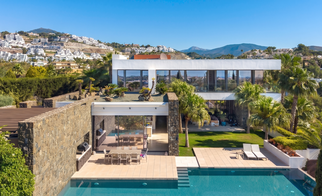Modern Luxury Villa with Panoramic Sea Views in El Herrojo Alto