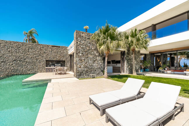 Villa de luxe moderne avec vue panoramique sur la mer à El Herrojo Alto