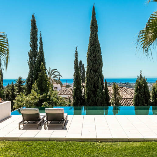 Villa de luxe moderne avec vue panoramique sur la mer à El Herrojo Alto