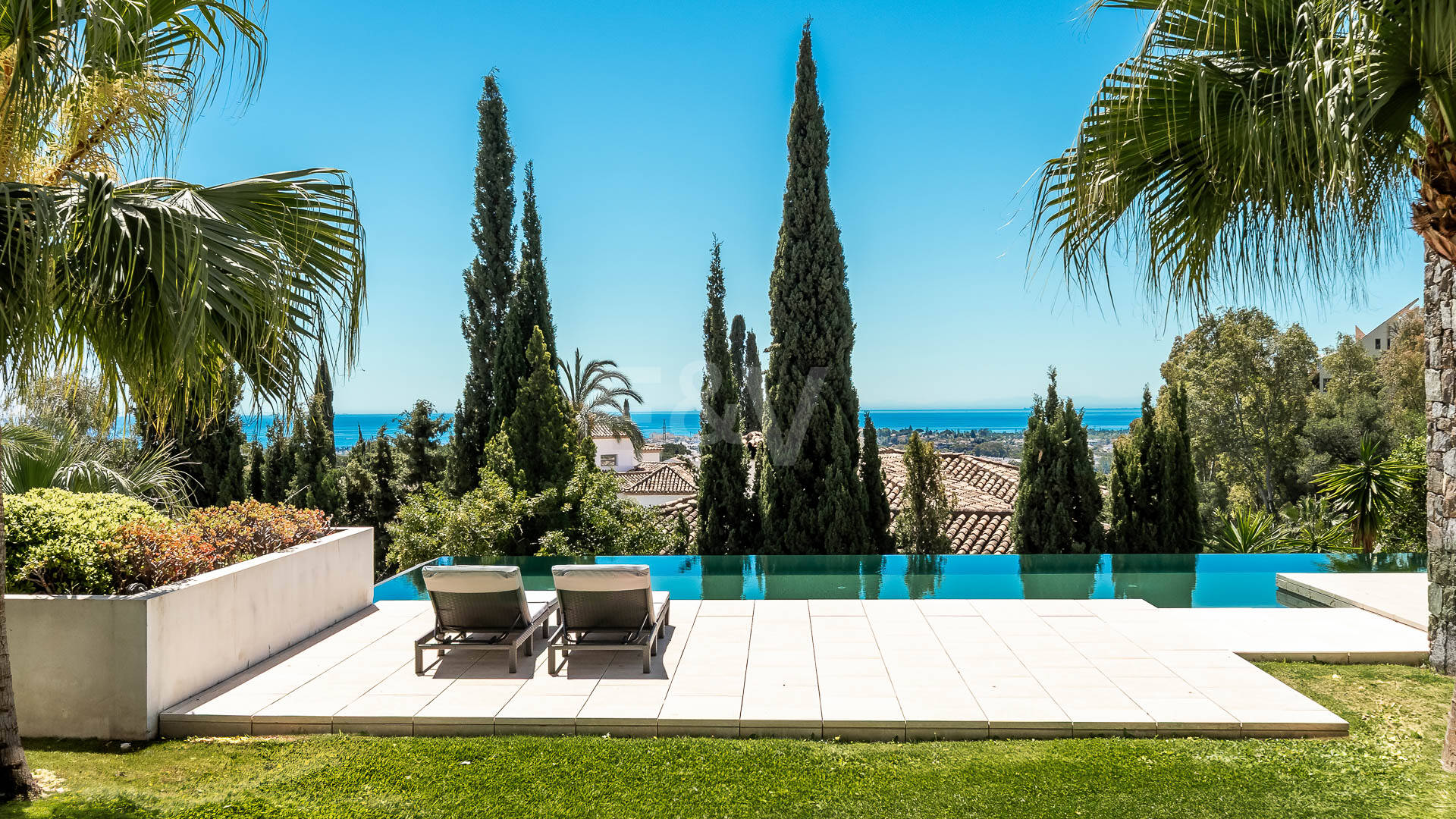 Villa de luxe moderne avec vue panoramique sur la mer à El Herrojo Alto
