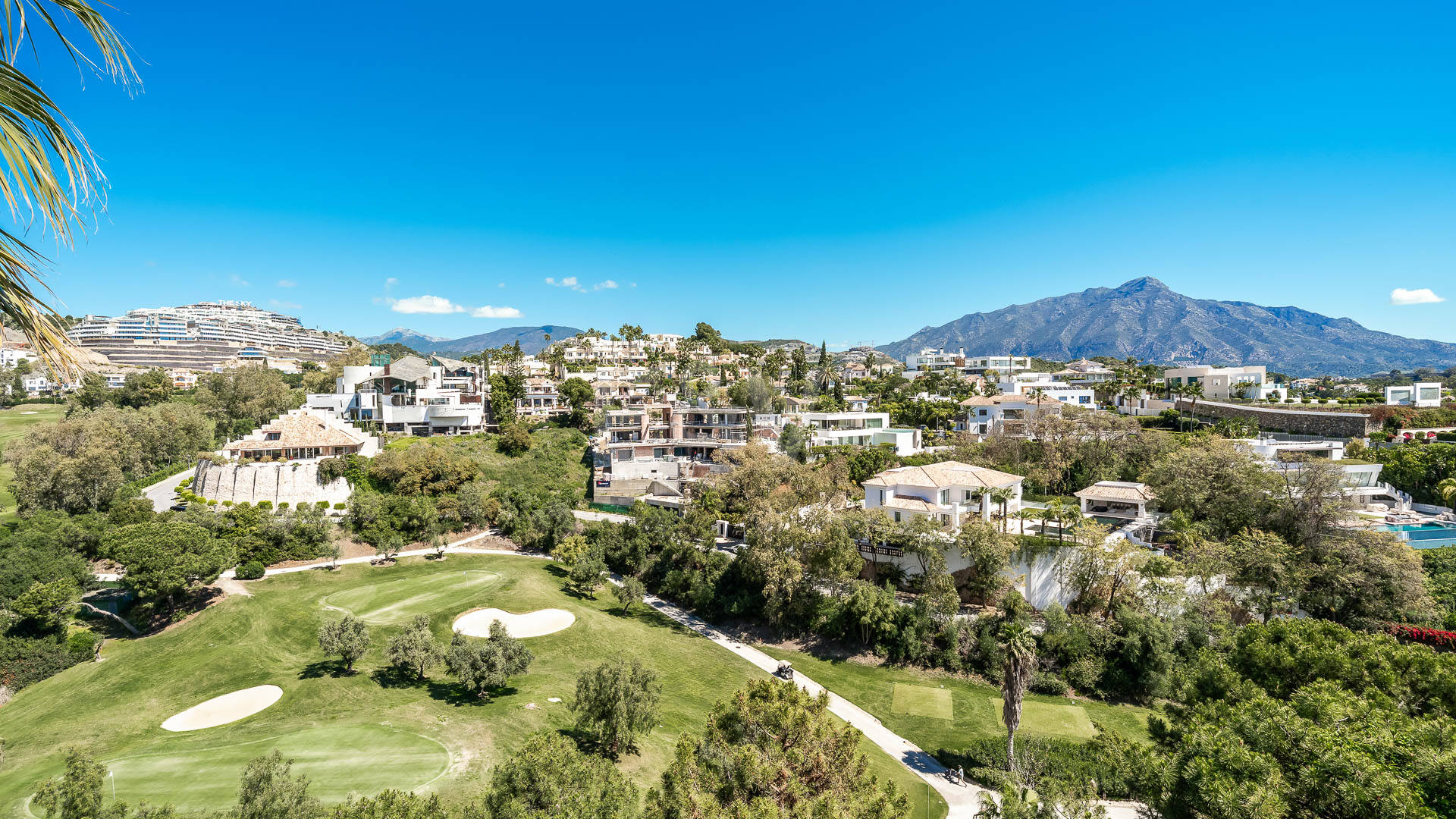Villa de luxe moderne avec vue panoramique sur la mer à El Herrojo Alto