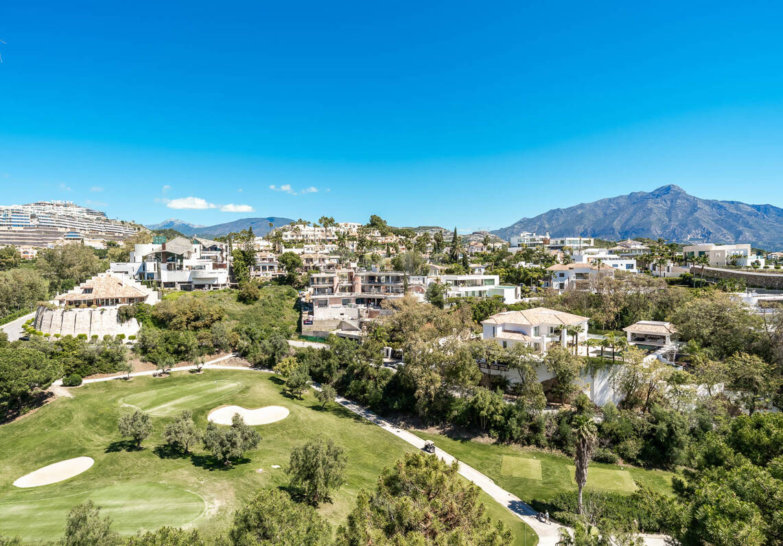 Modern Luxury Villa with Panoramic Sea Views in El Herrojo Alto