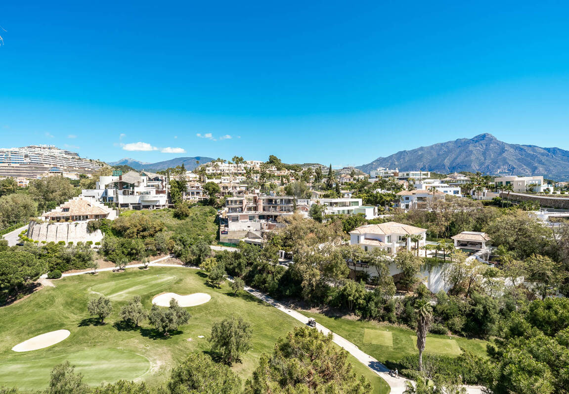 Villa de luxe moderne avec vue panoramique sur la mer à El Herrojo Alto