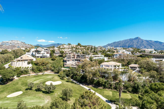 Villa de luxe moderne avec vue panoramique sur la mer à El Herrojo Alto